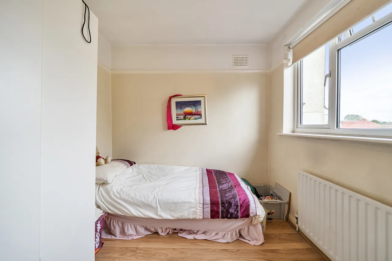 Queens Walk, Ruislip, HA4, photo 17
