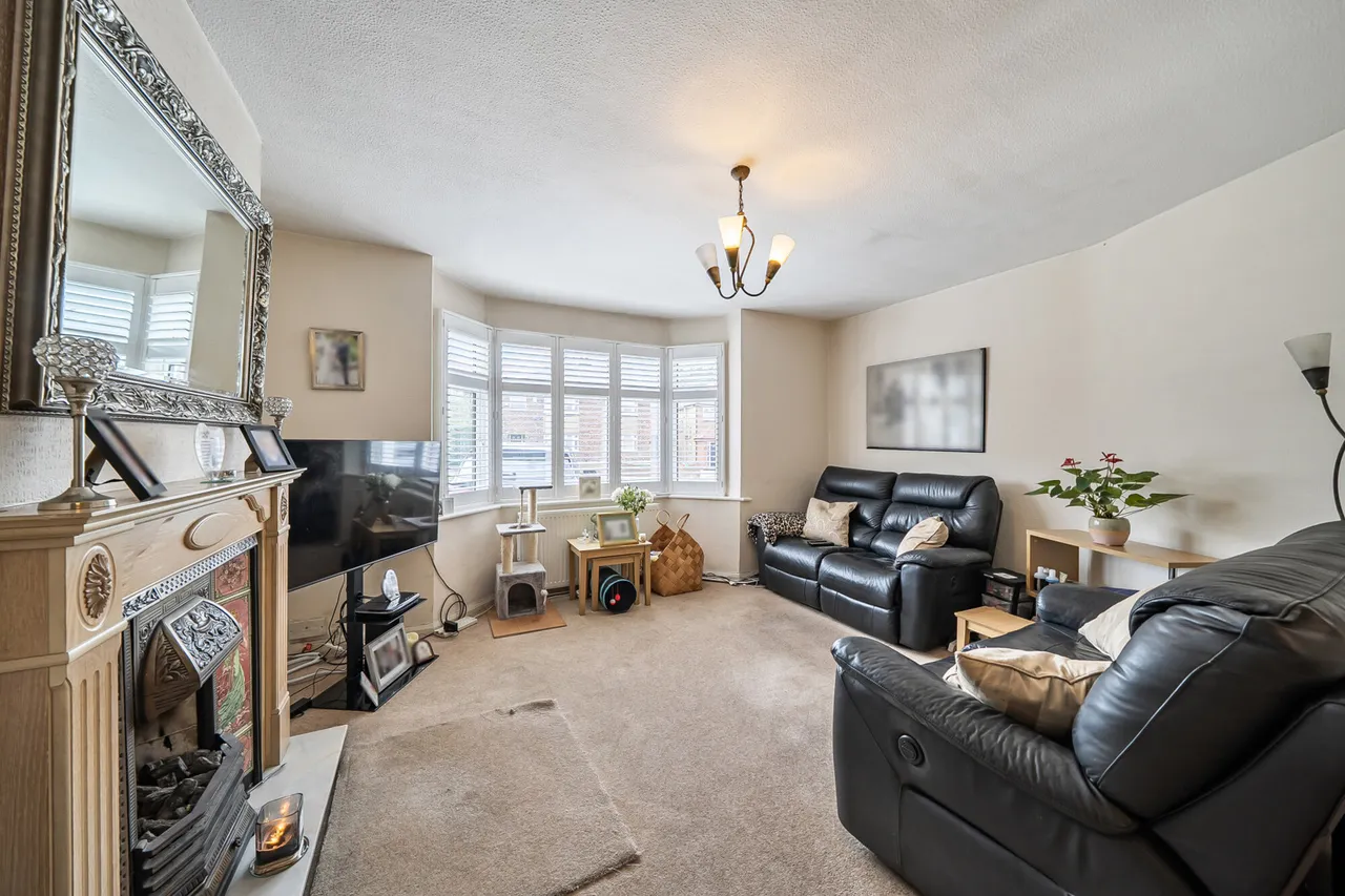 Queens Walk, Ruislip, HA4, photo 5