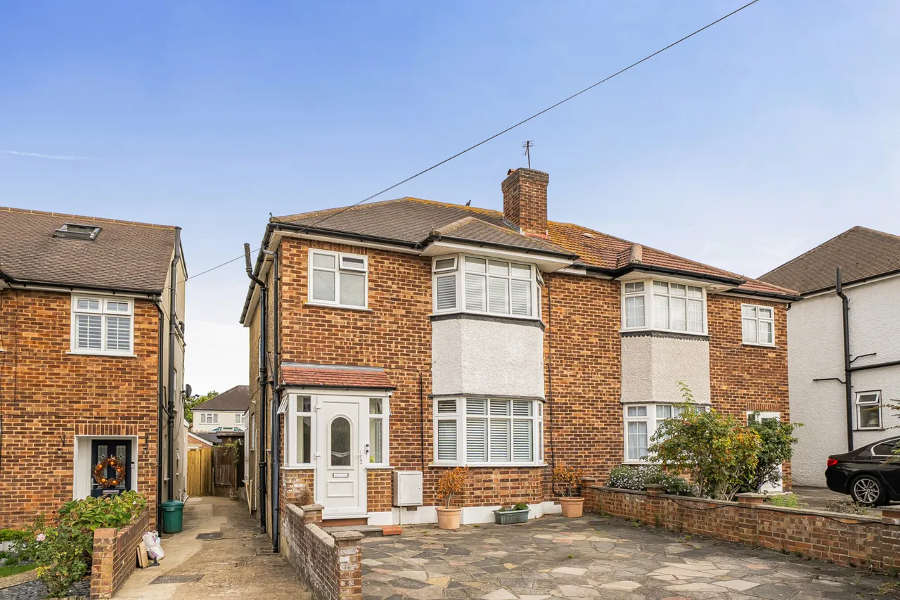 Queens Walk, Ruislip, HA4, photo 11