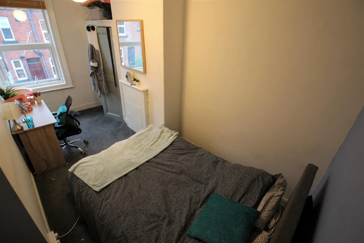 Hessle Terrace, Hyde Park, LS6, photo 8