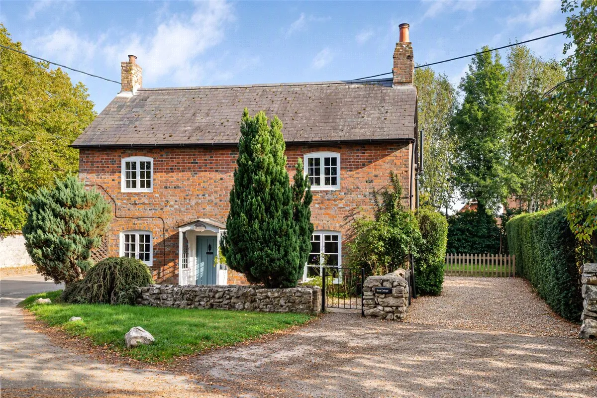 3 bed house for sale, East Kennett, Marlborough, SN8