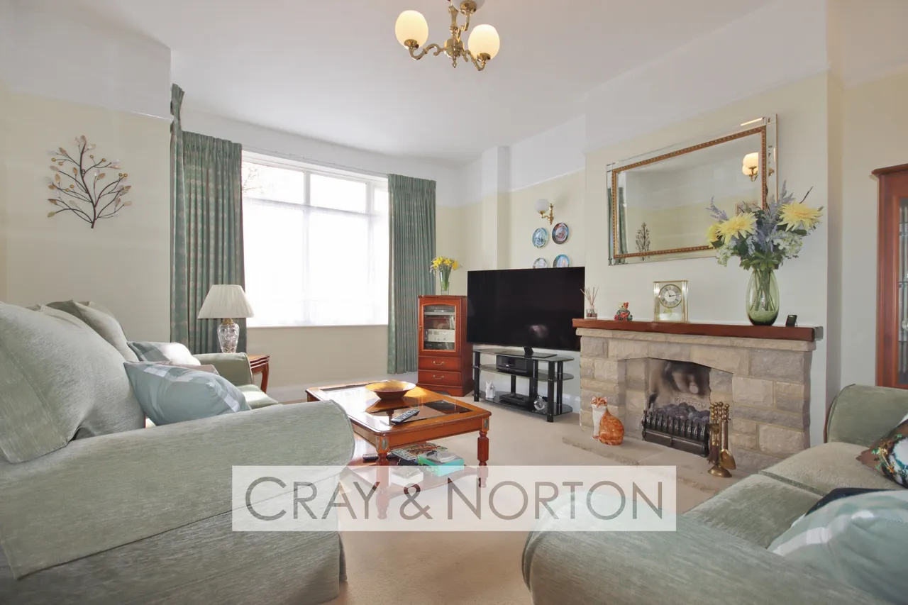 3 bed house for sale — Highbarrow Road, Addiscombe, CR0 6LD
