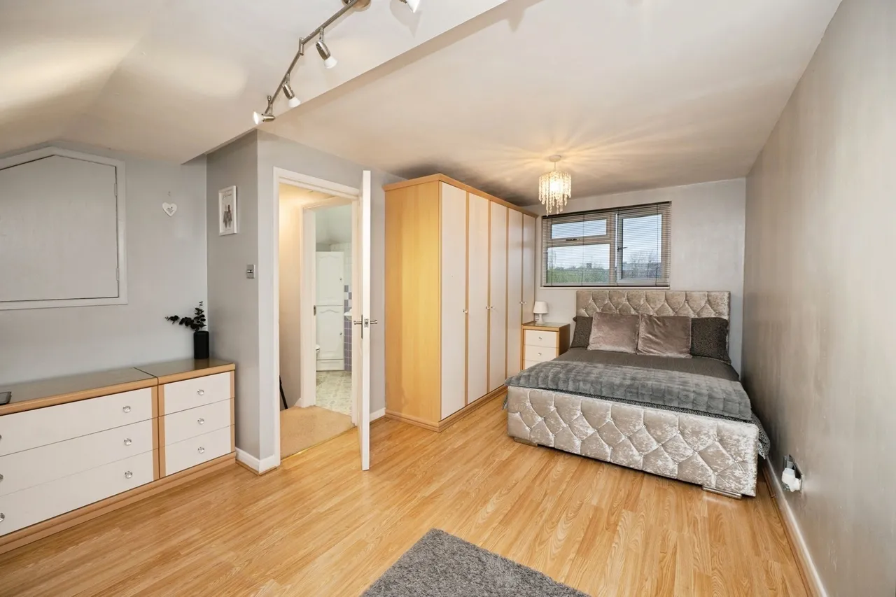 Redden Court Road, Romford, RM3, photo 17