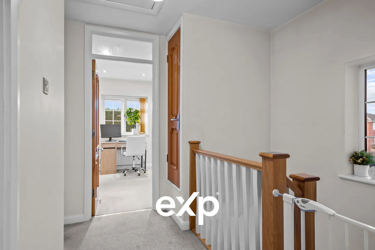 Shaftesbury Crescent, Staines-Upon-Thames / Laleham Border, TW18, photo 16