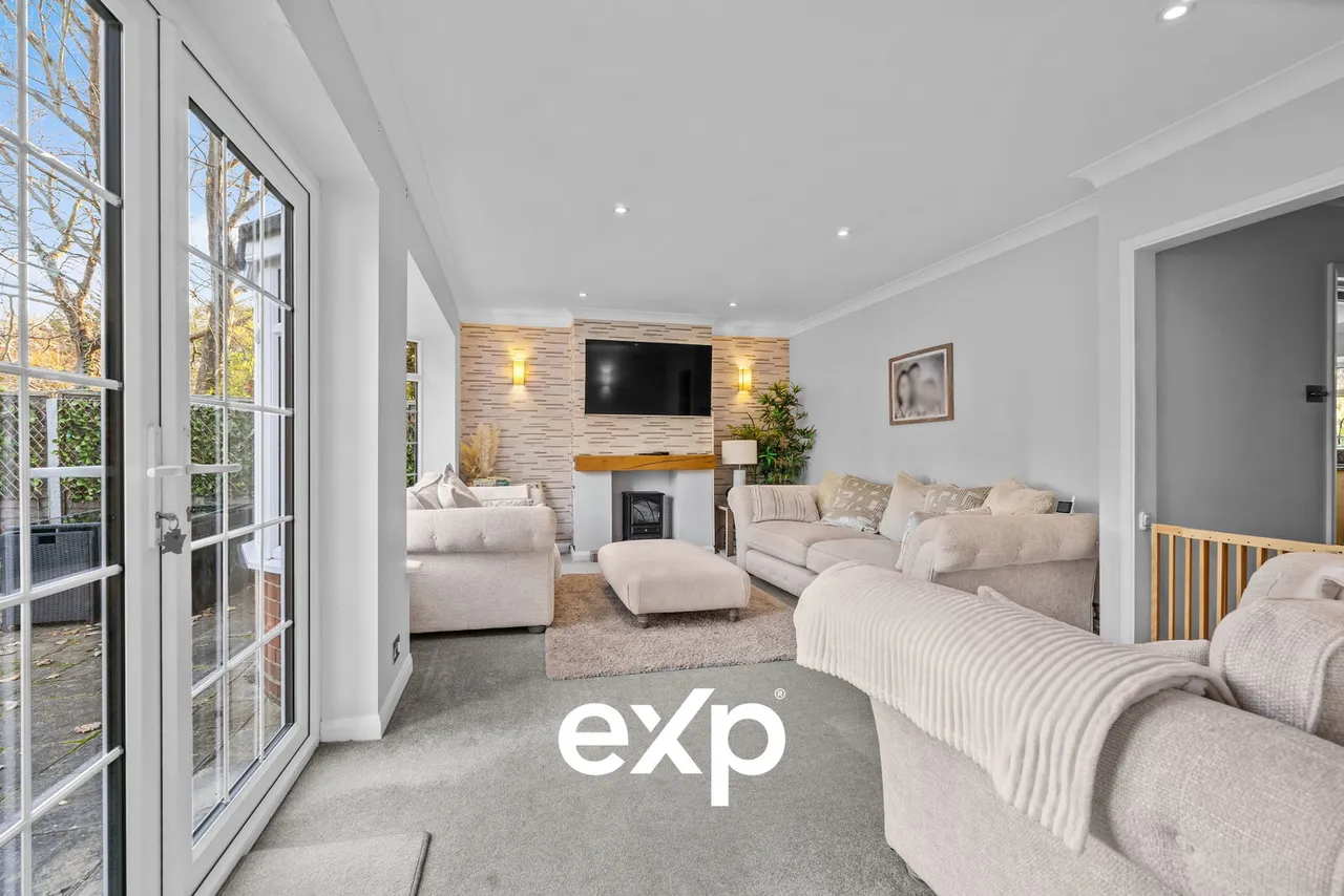 Shaftesbury Crescent, Staines-Upon-Thames / Laleham Border, TW18, photo 6