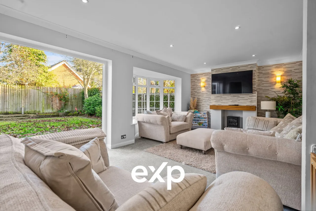 Shaftesbury Crescent, Staines-Upon-Thames / Laleham Border, TW18, photo 5