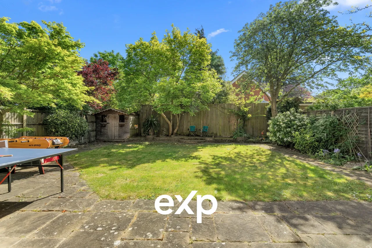 Shaftesbury Crescent, Staines-Upon-Thames / Laleham Border, TW18, photo 26