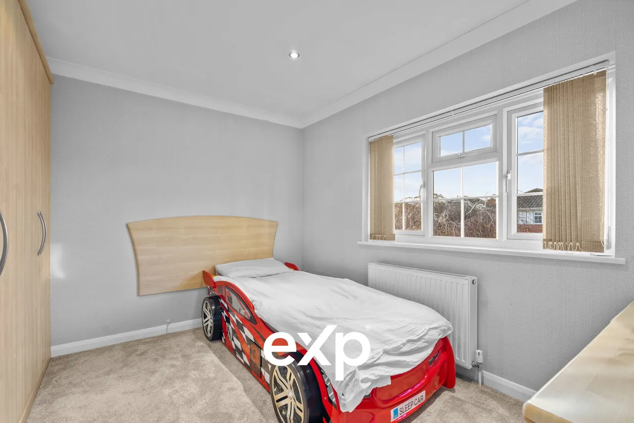 Shaftesbury Crescent, Staines-Upon-Thames / Laleham Border, TW18, photo 21
