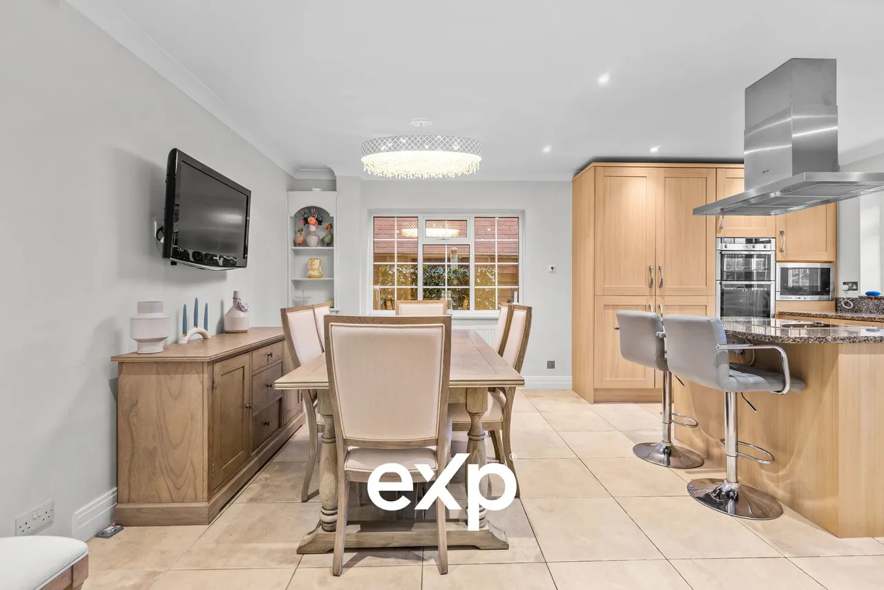 Shaftesbury Crescent, Staines-Upon-Thames / Laleham Border, TW18, photo 13