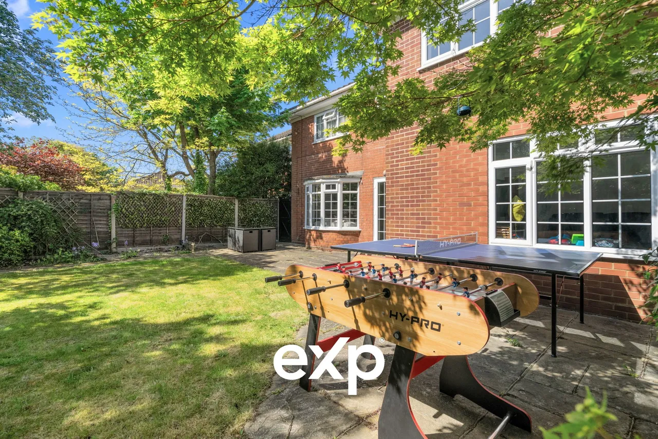 Shaftesbury Crescent, Staines-Upon-Thames / Laleham Border, TW18, photo 30