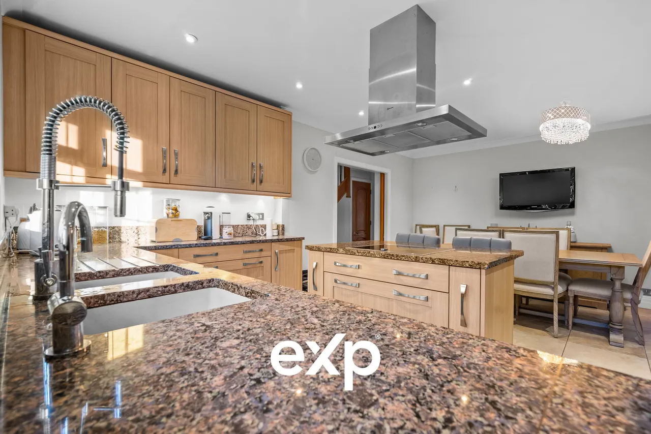 Shaftesbury Crescent, Staines-Upon-Thames / Laleham Border, TW18, photo 2