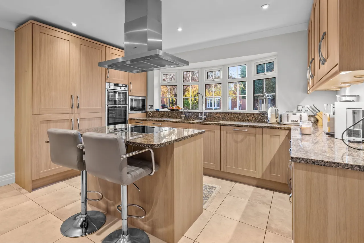 Shaftesbury Crescent, Staines-Upon-Thames / Laleham Border, TW18, photo 10