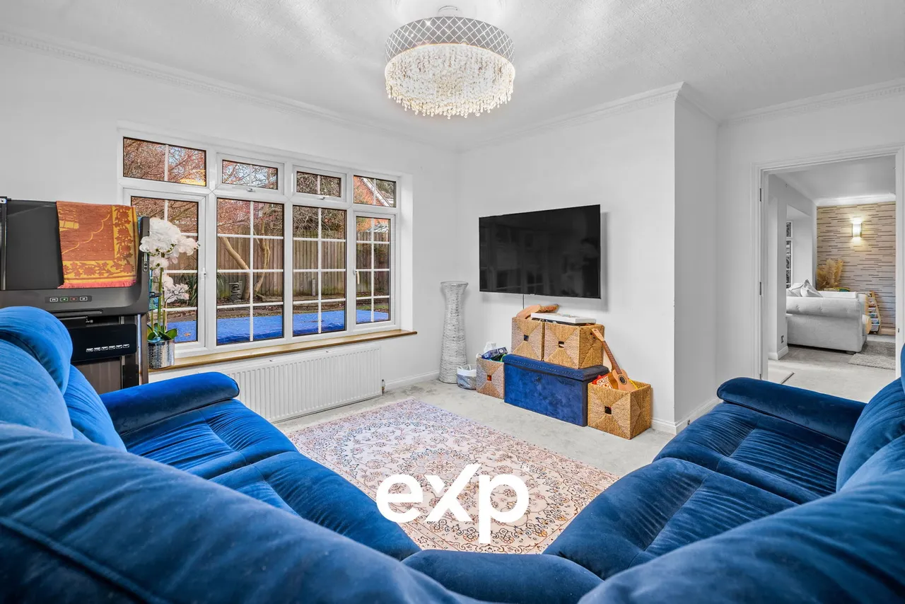 Shaftesbury Crescent, Staines-Upon-Thames / Laleham Border, TW18, photo 8