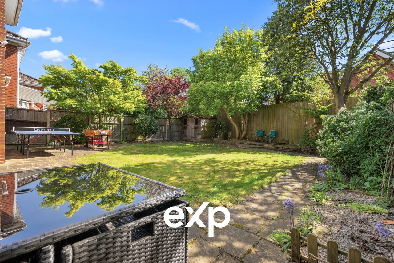 Shaftesbury Crescent, Staines-Upon-Thames / Laleham Border, TW18, photo 25