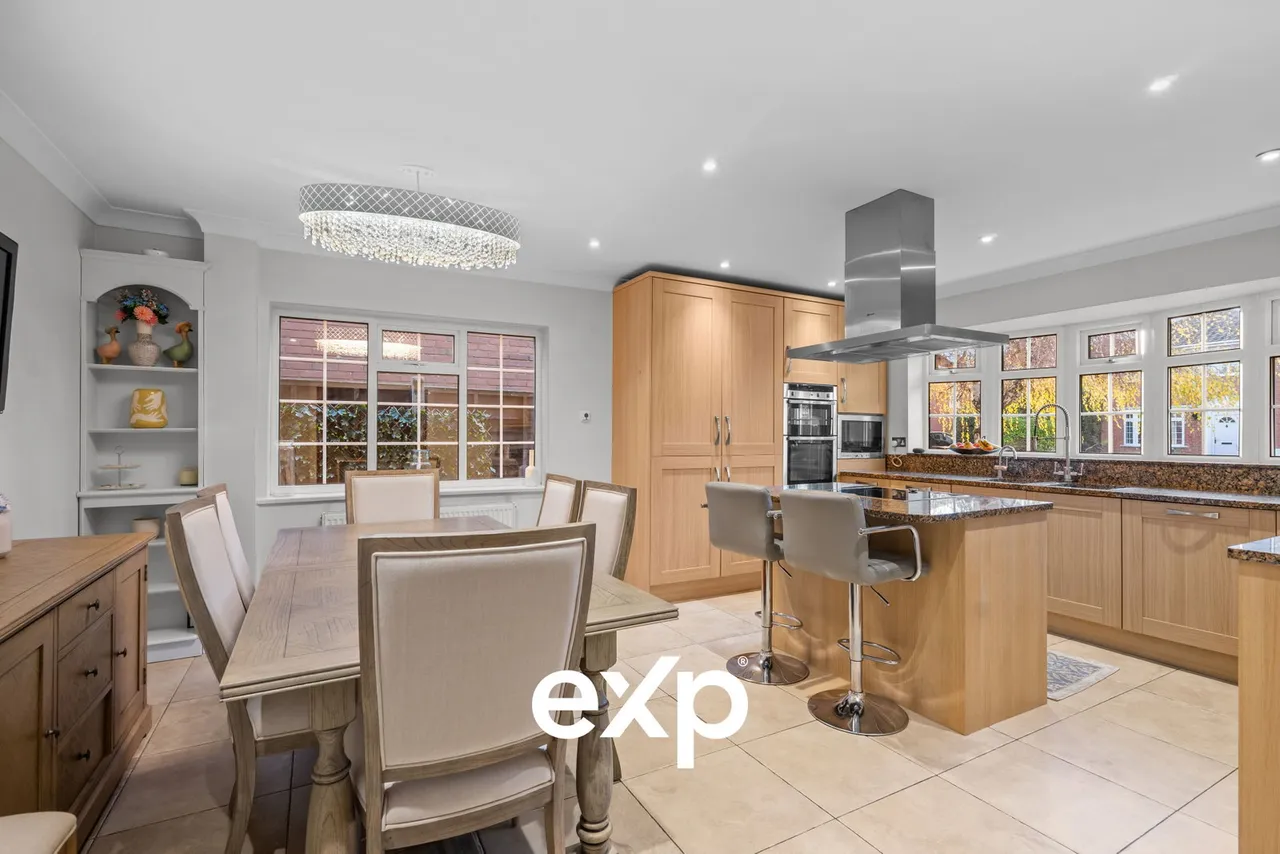 Shaftesbury Crescent, Staines-Upon-Thames / Laleham Border, TW18, photo 12