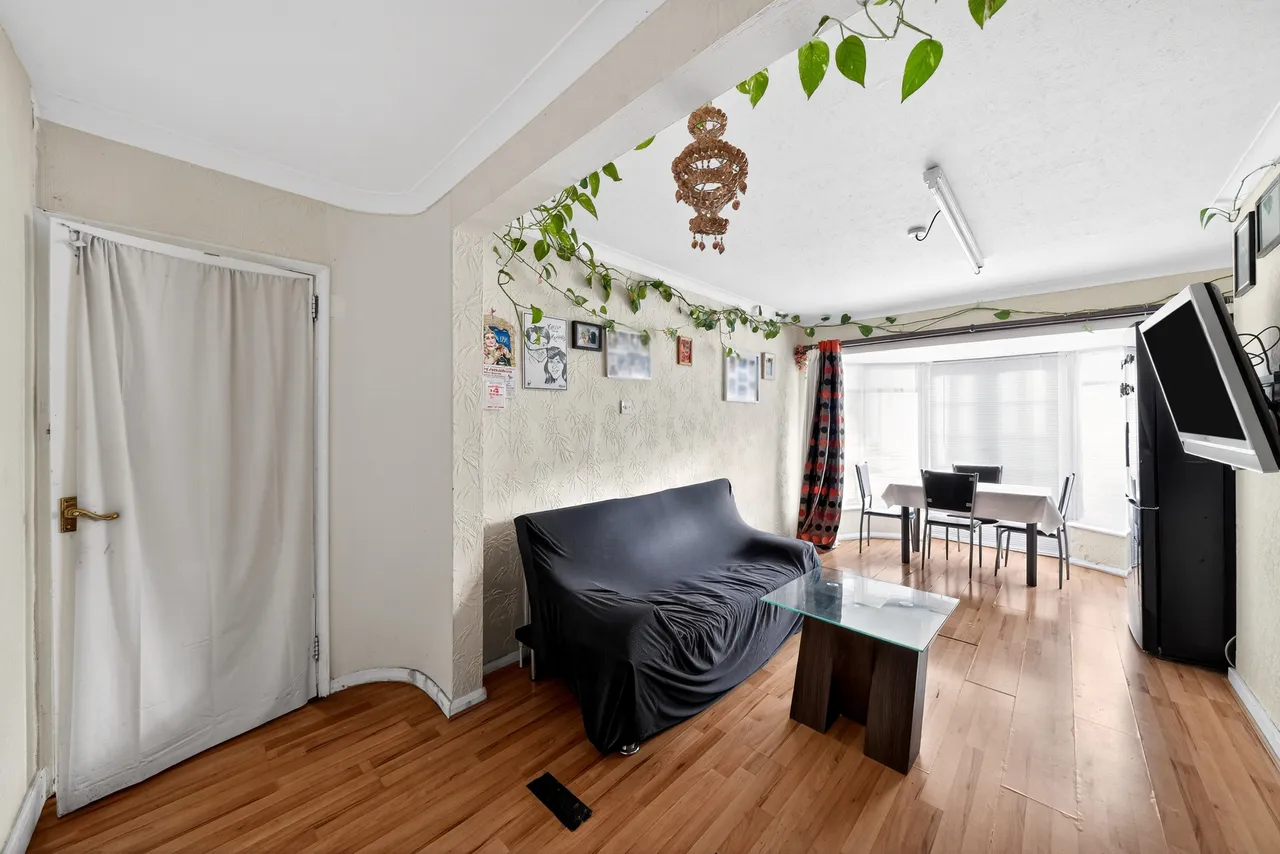 Roundaway Road, Clayhall, IG5, photo 6