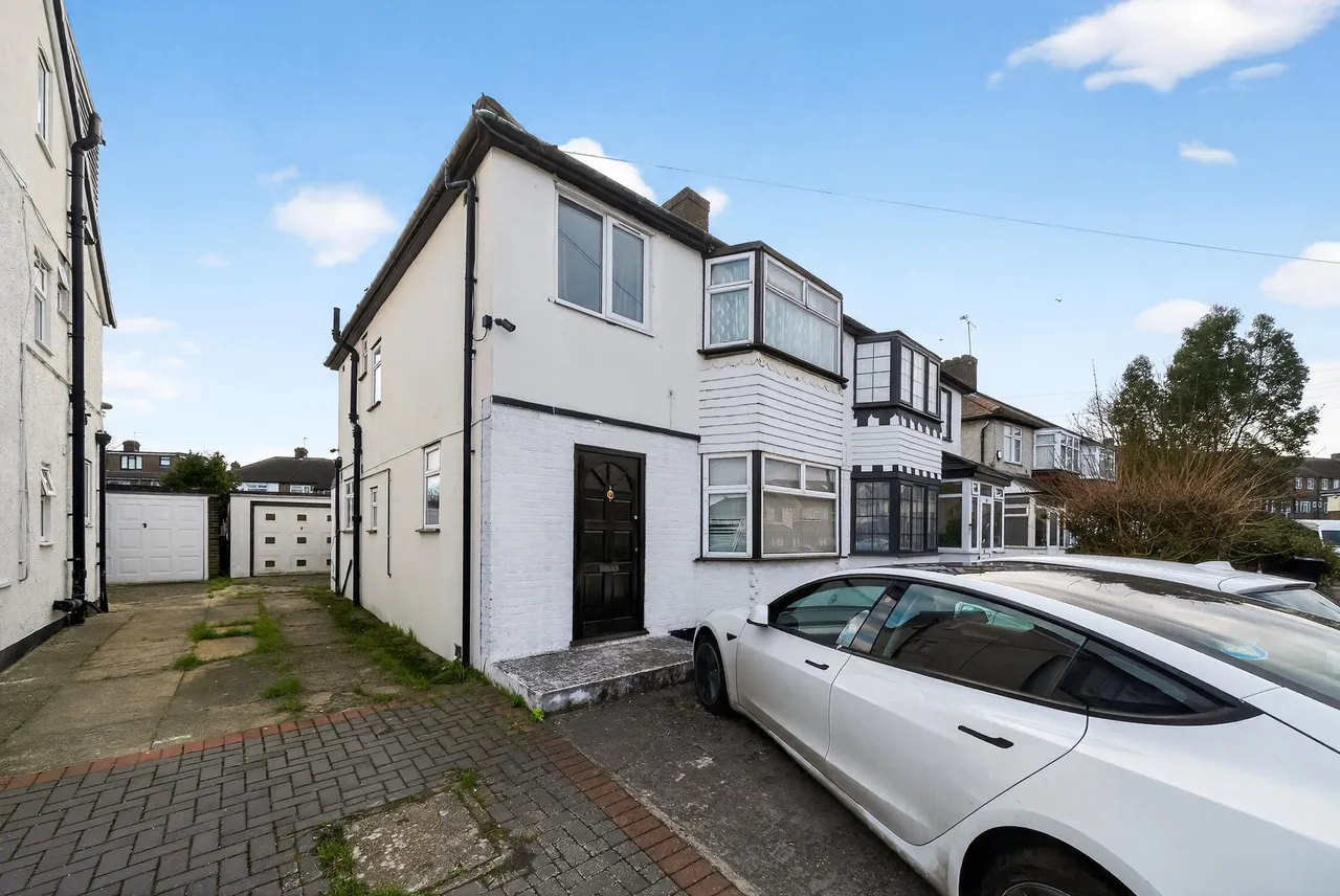 Roundaway Road, Clayhall, IG5, photo 3