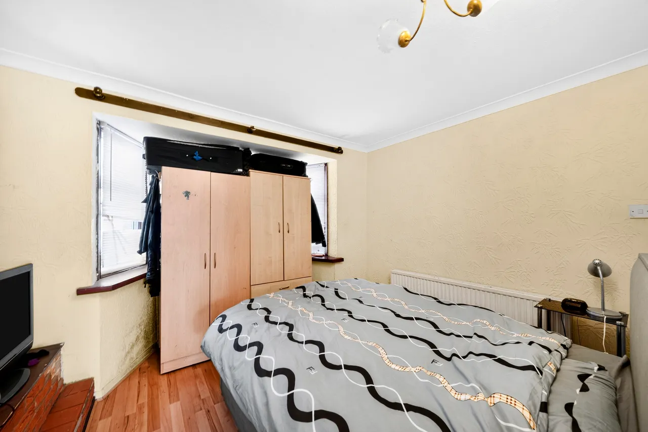 Roundaway Road, Clayhall, IG5, photo 12
