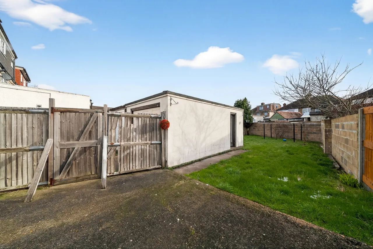 Roundaway Road, Clayhall, IG5, photo 16