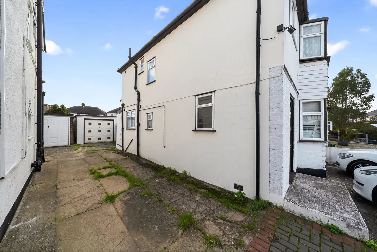 Roundaway Road, Clayhall, IG5, photo 19