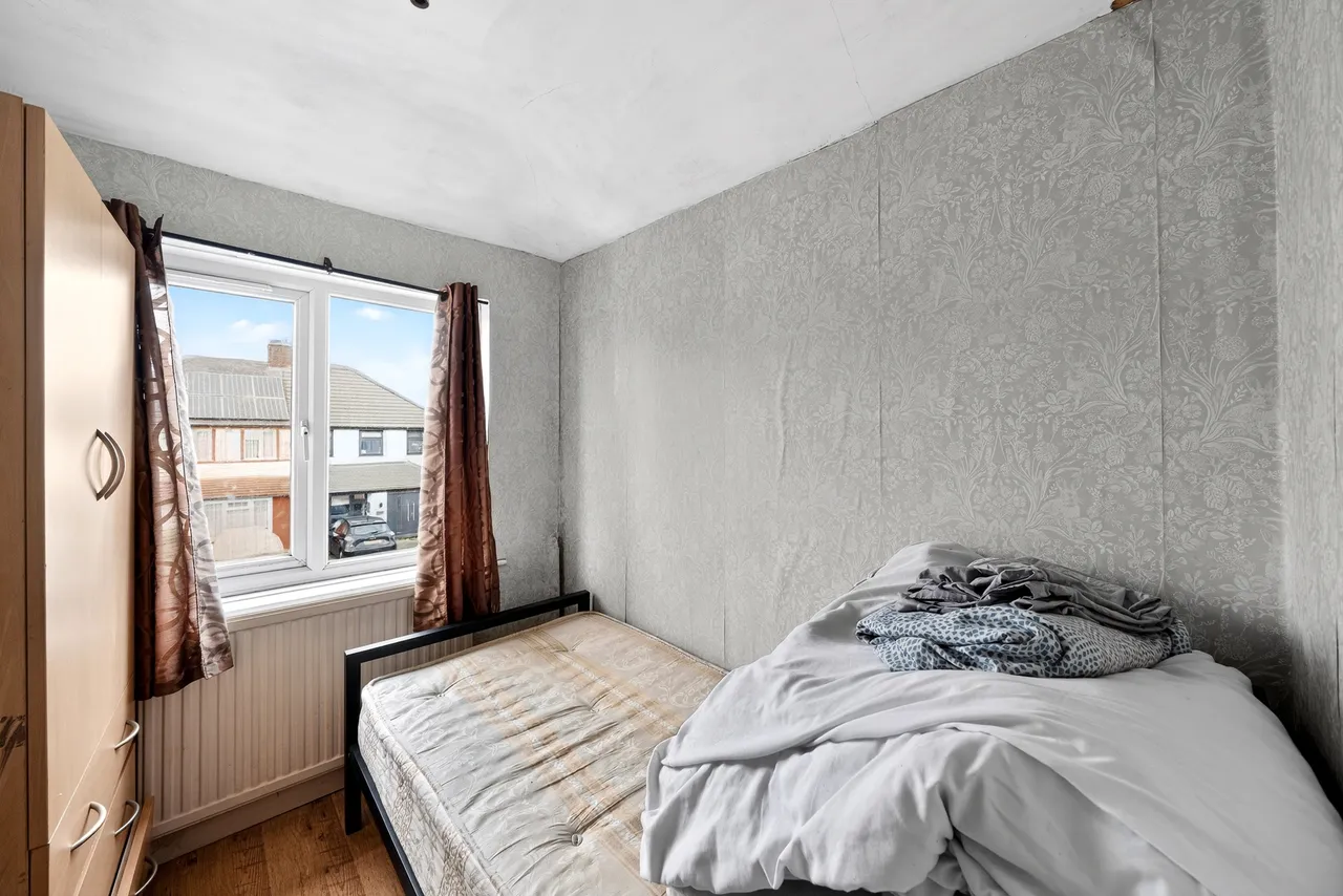 Roundaway Road, Clayhall, IG5, photo 17