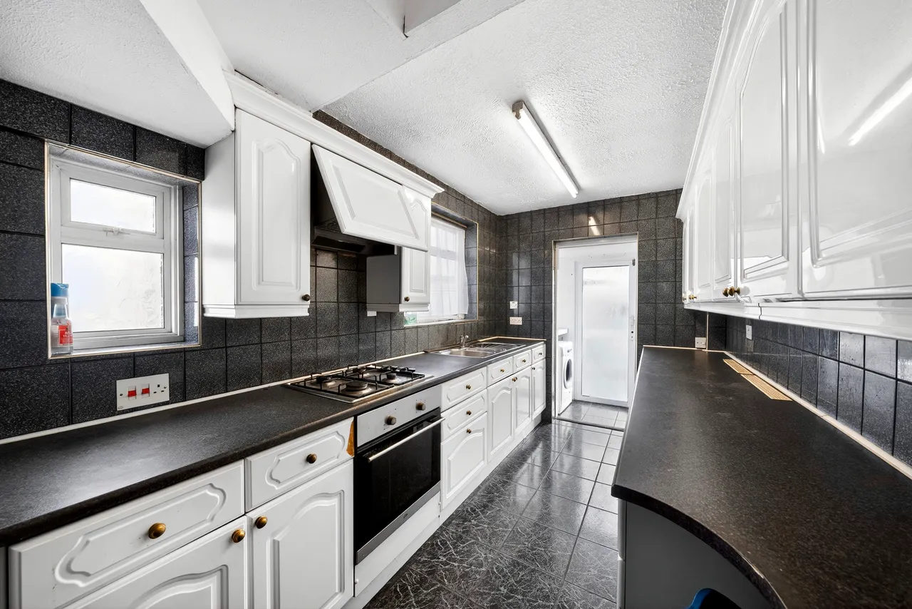 Roundaway Road, Clayhall, IG5, photo 8