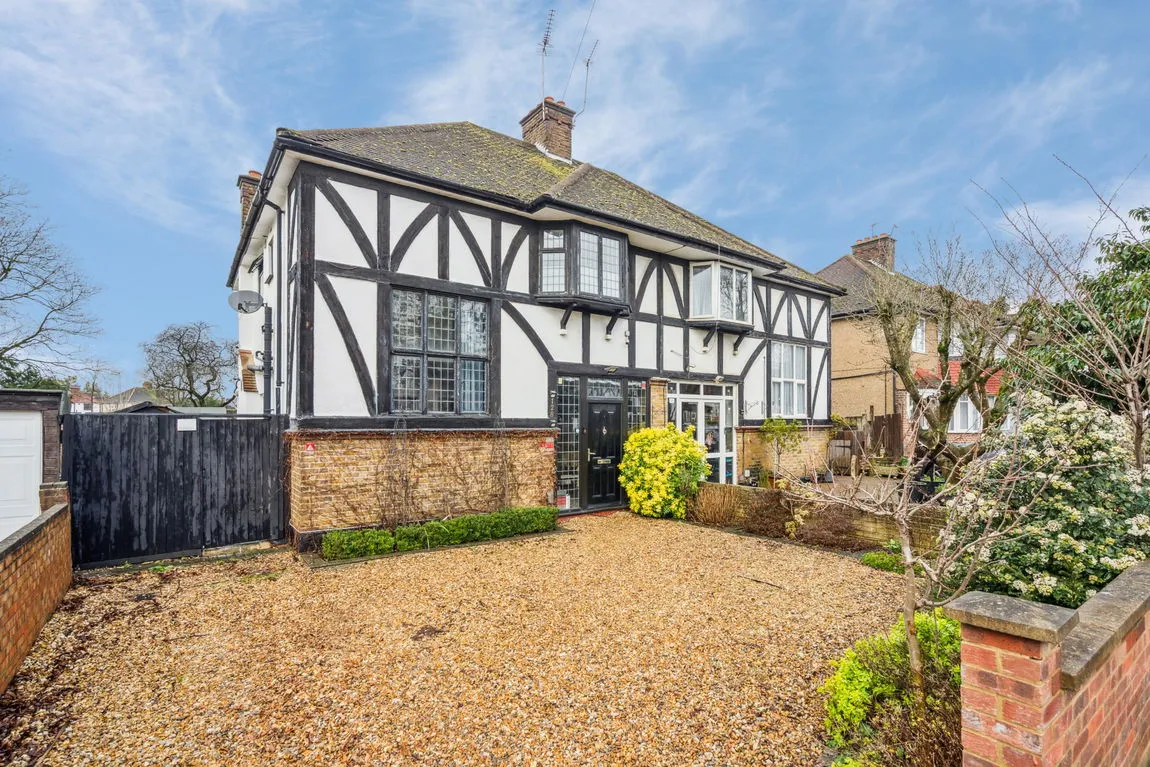 3 bed property for sale, Imperial Drive, Harrow, HA2