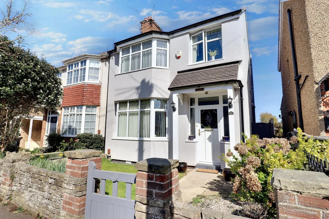 3 bed property for sale, Laurel Road, Lowestoft