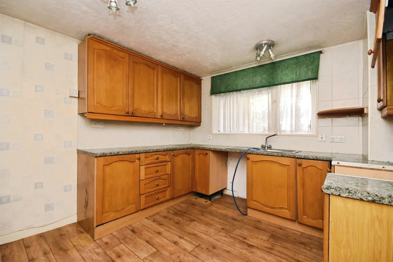 Albany Road, Pilgrims Hatch, CM15, photo 3