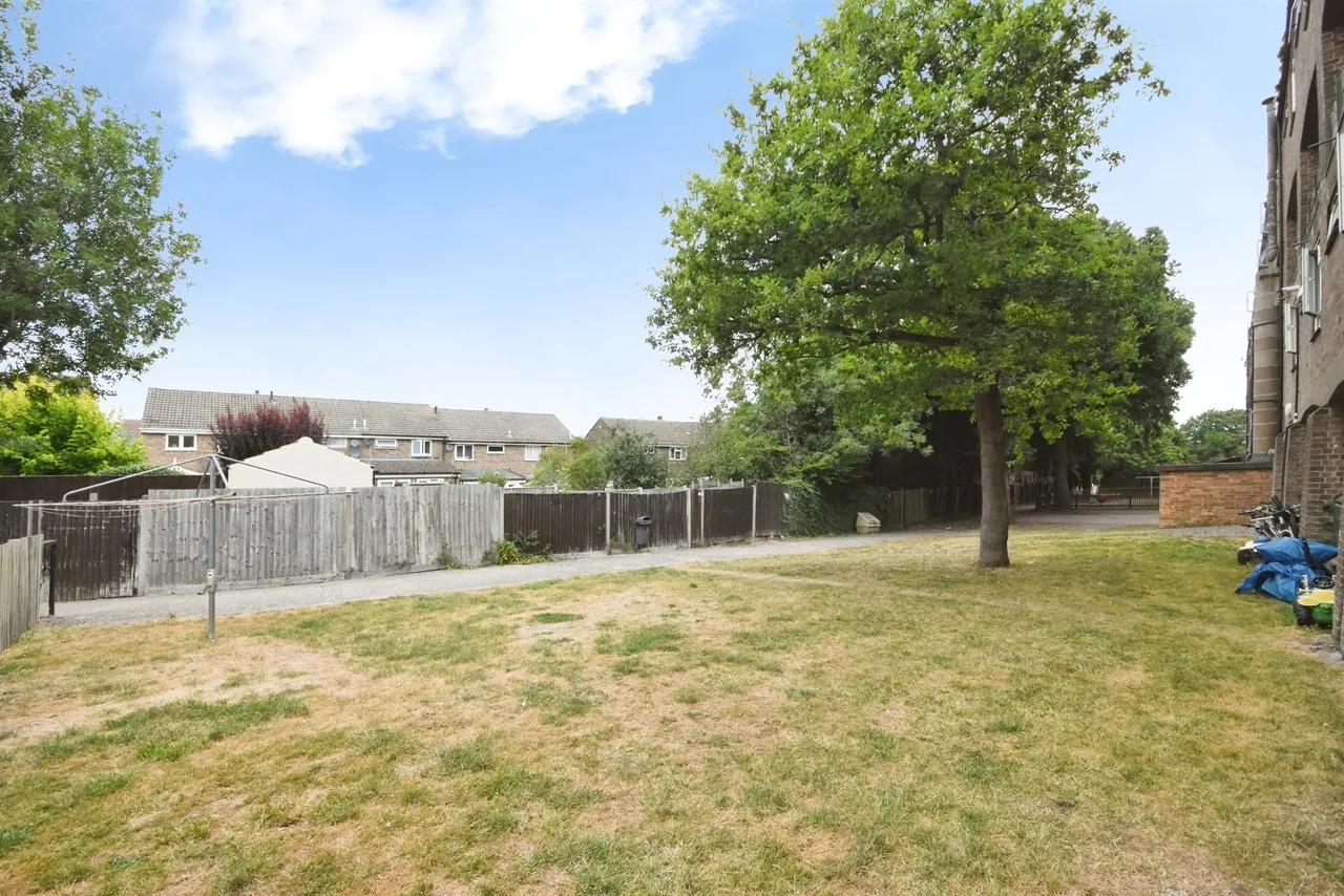 Albany Road, Pilgrims Hatch, CM15, photo 14