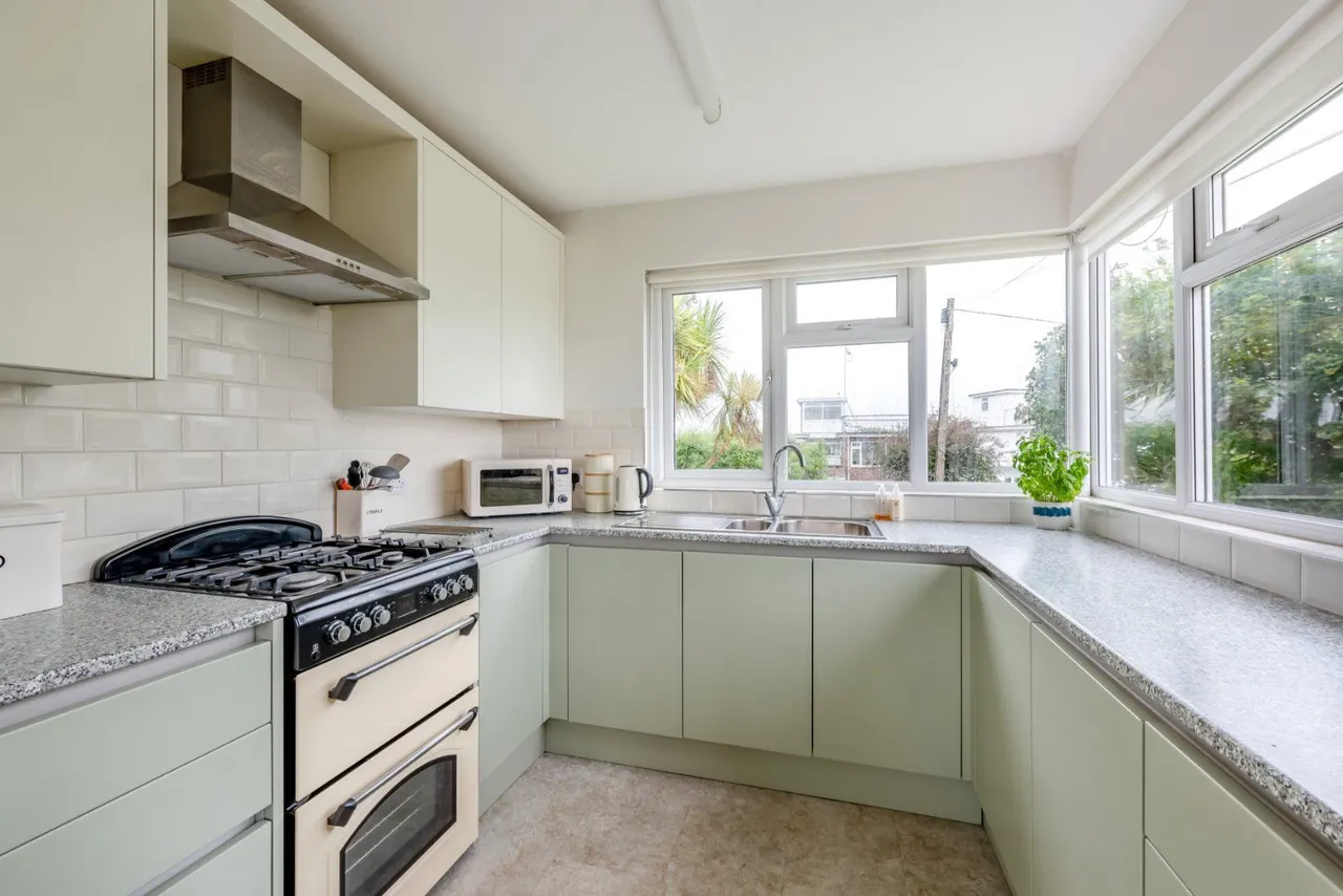 Wittering Road, Hayling Island, Hampshire, PO11 9SP, photo 4