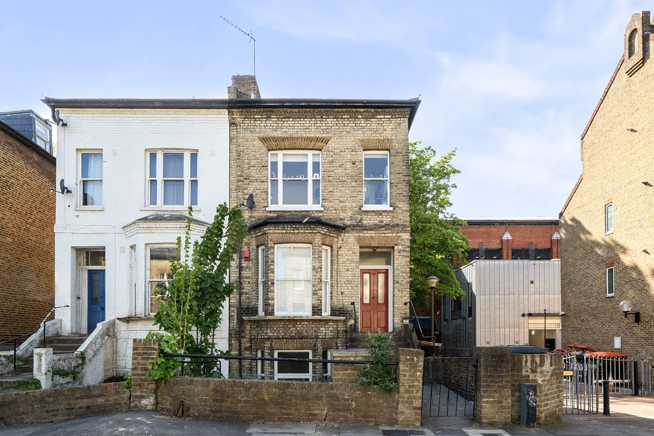 2 bed flat to rent — 22a Oxford Road, London