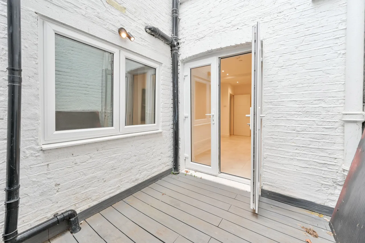Flat A, 26, 26 Shepherds Bush Road, photo 10