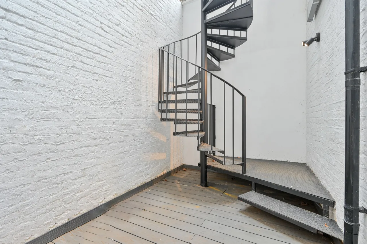Flat A, 26, 26 Shepherds Bush Road, photo 6