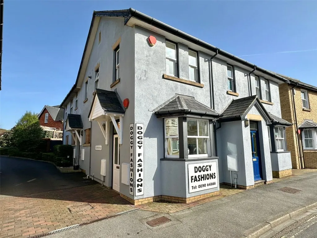 1 bed shop for sale, Milford on Sea, Lymington