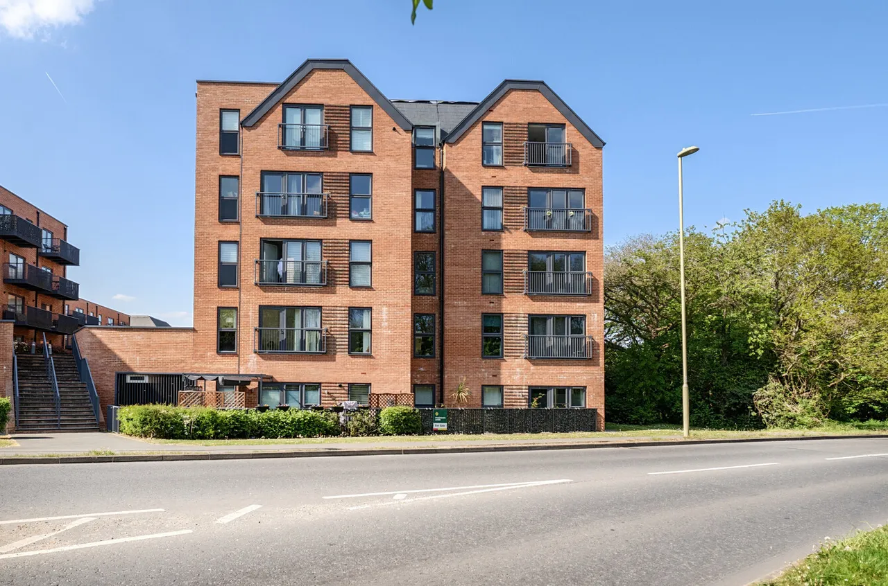 Station Road, Hook, Hampshire, RG27 9QW, photo 2