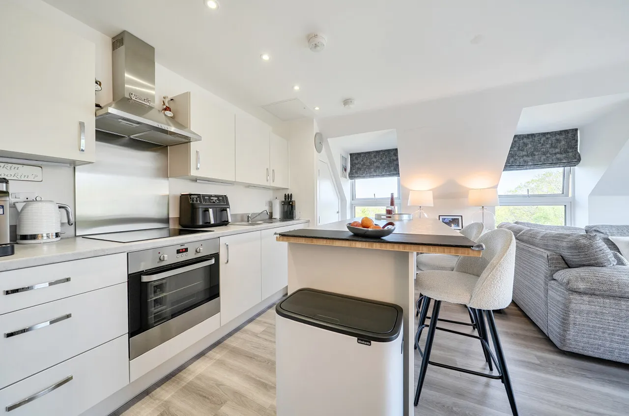 Station Road, Hook, Hampshire, RG27 9QW, photo 15