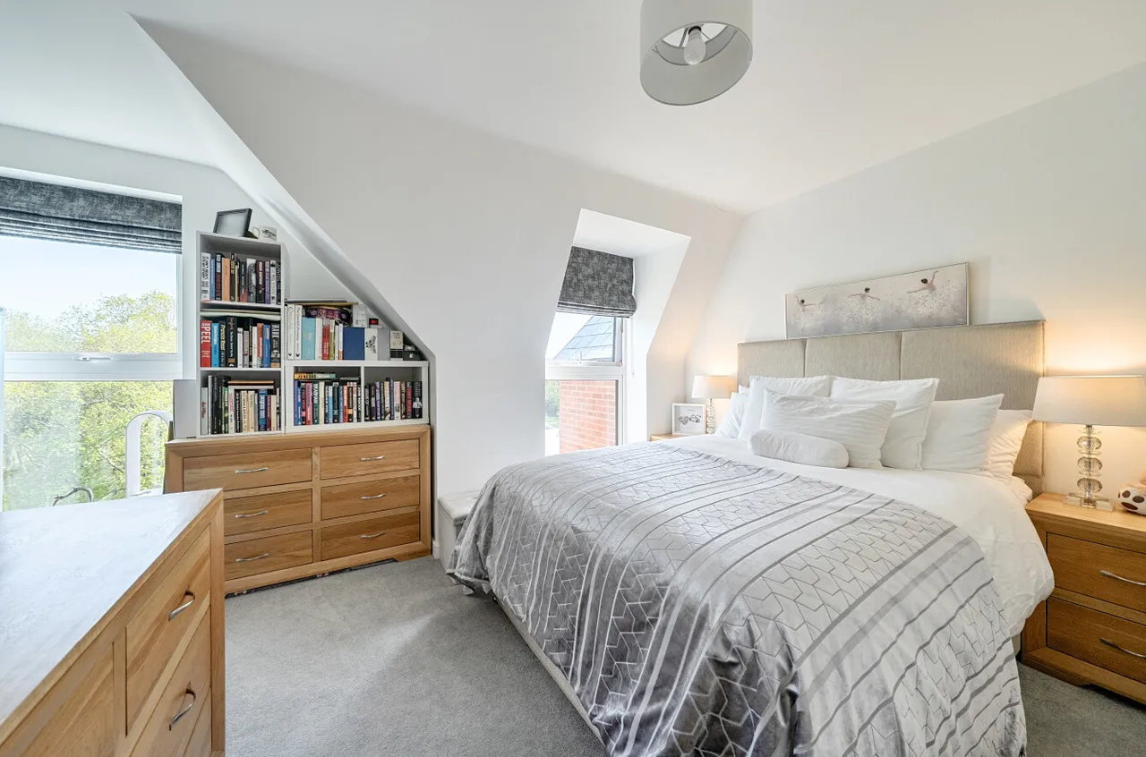 Station Road, Hook, Hampshire, RG27 9QW, photo 5