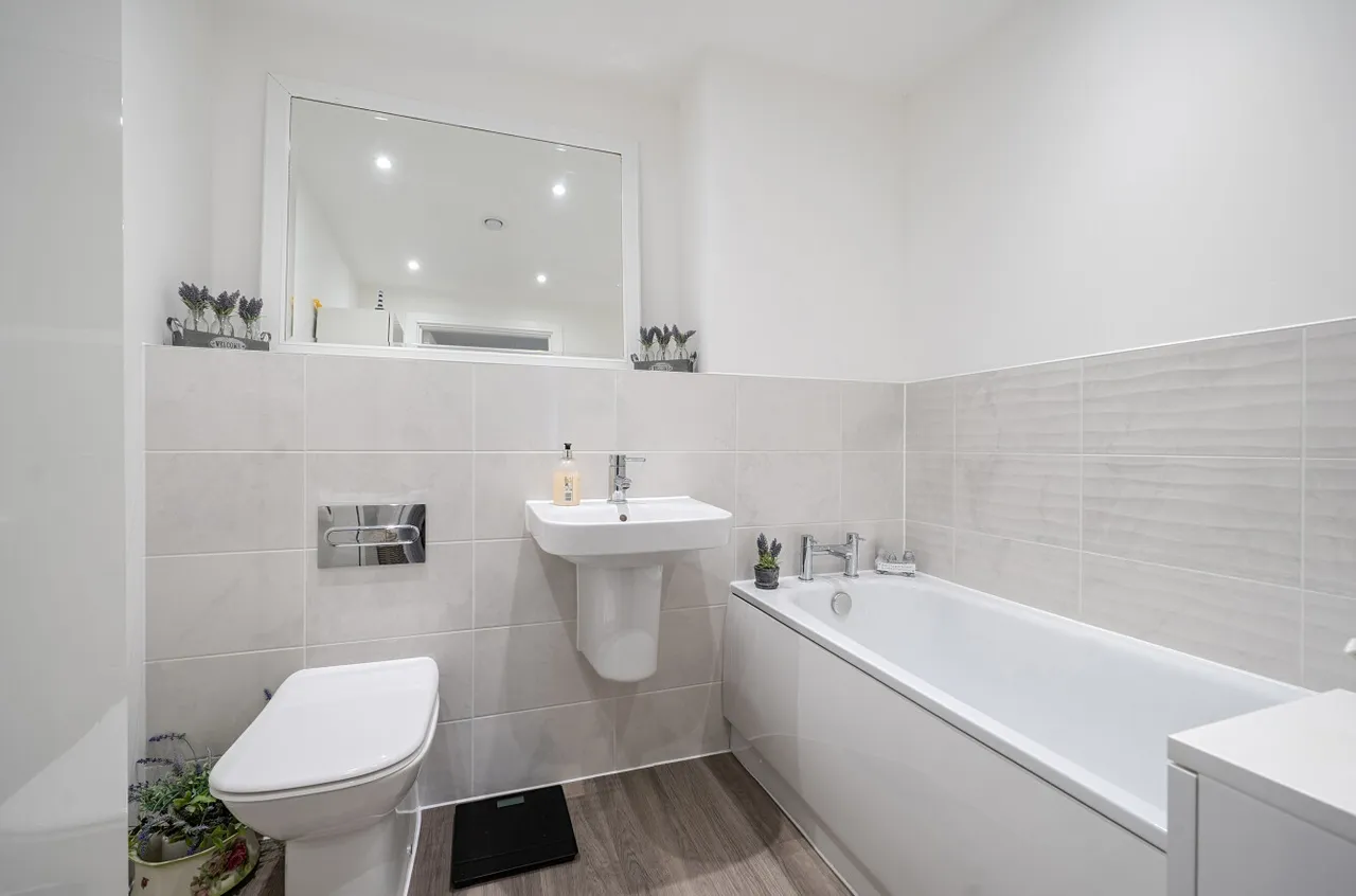 Station Road, Hook, Hampshire, RG27 9QW, photo 13