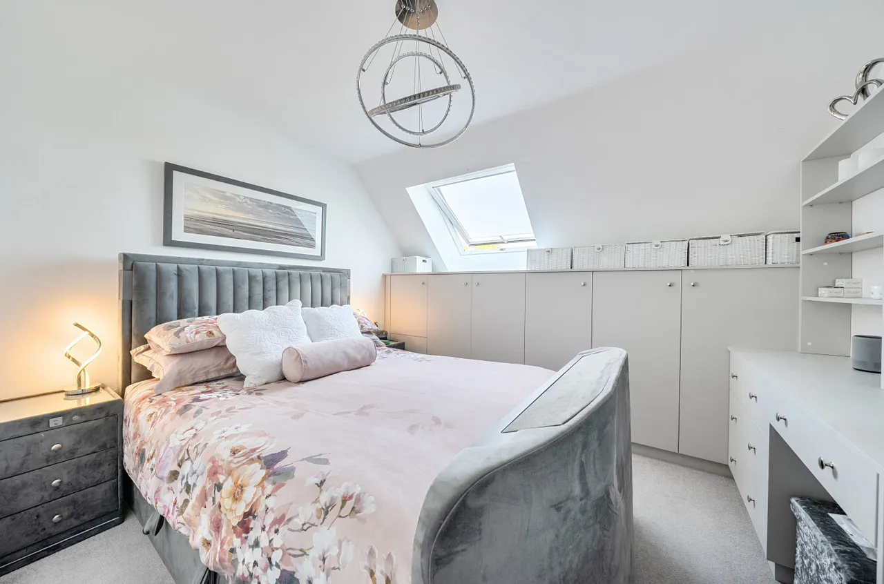 Station Road, Hook, Hampshire, RG27 9QW, photo 4