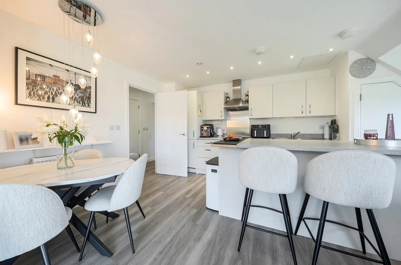 Station Road, Hook, Hampshire, RG27 9QW, photo 6