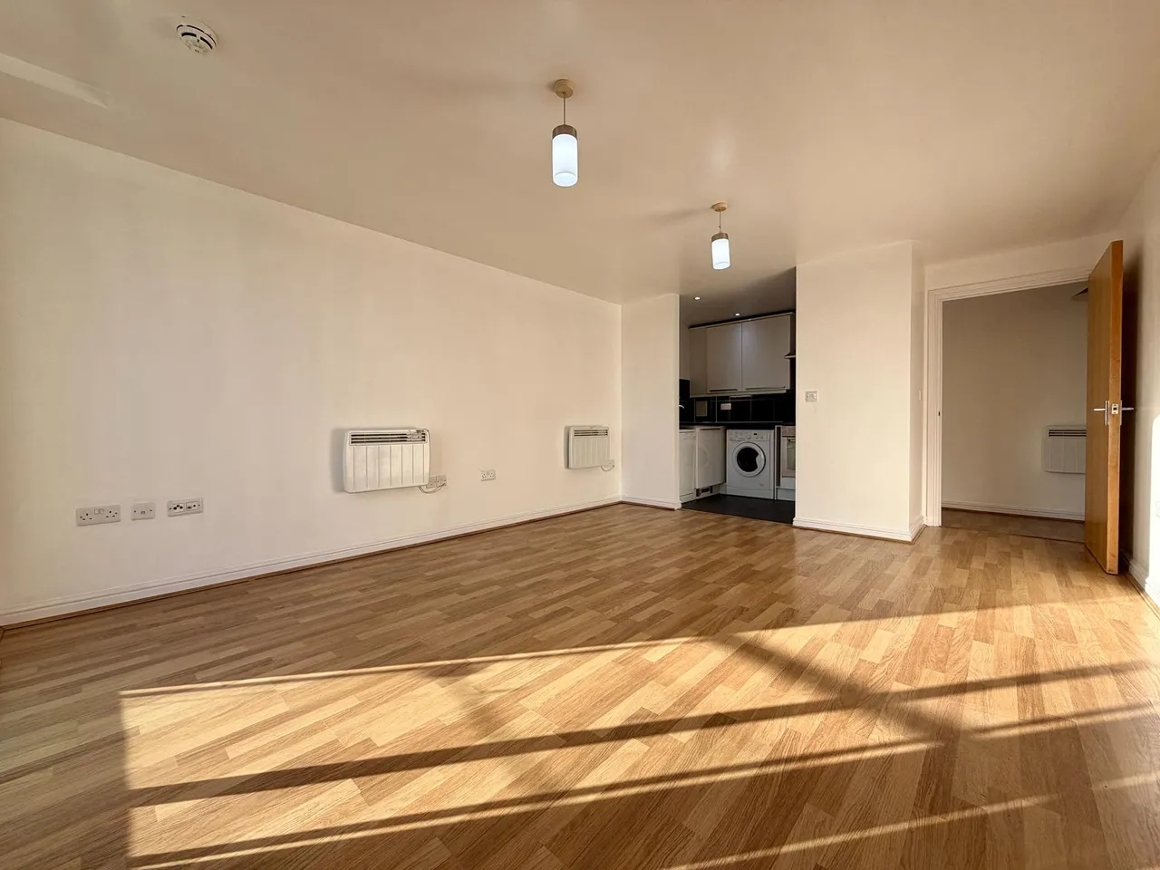 High Street, Feltham, TW13, photo 5