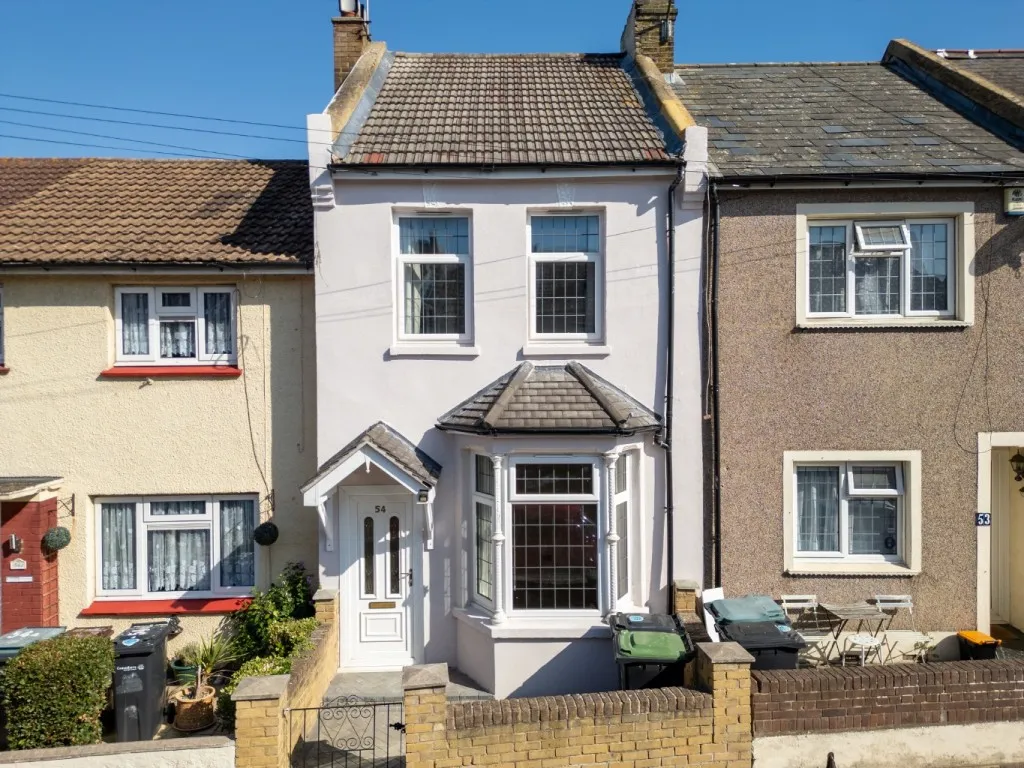2 bed house to rent, Nelson Road, Northfleet, DA11
