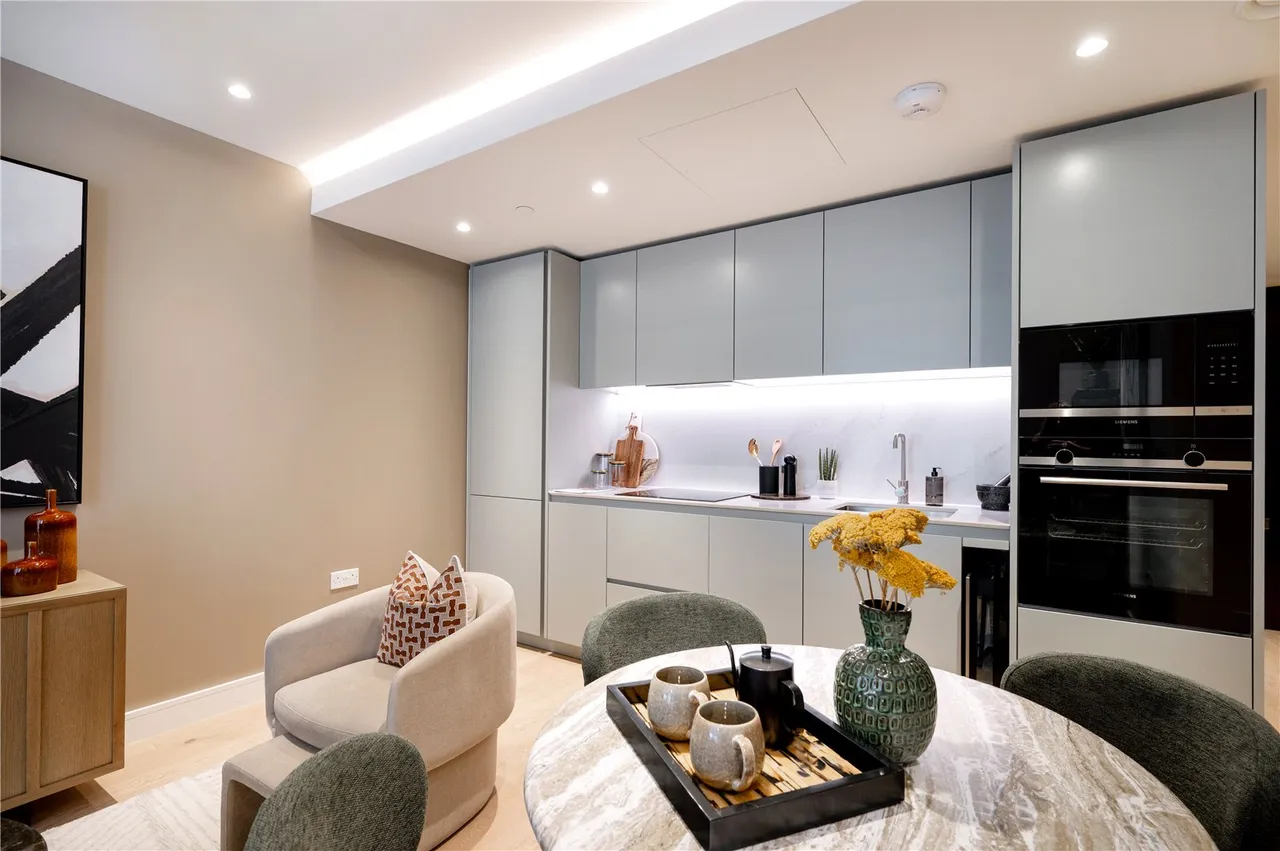 2 bed flat for sale, Harcourt Gardens, Canary Wharf, E14