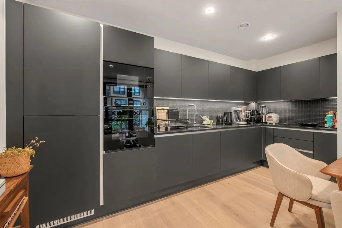 Middle Road, W7, photo 2