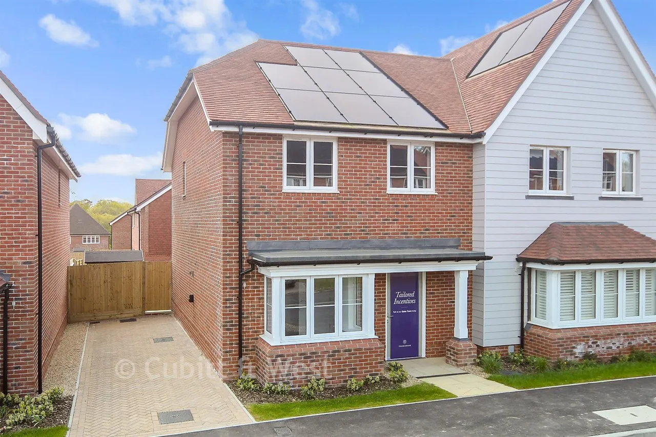 Buttercup Way, Temple Gate, RH15, photo 5