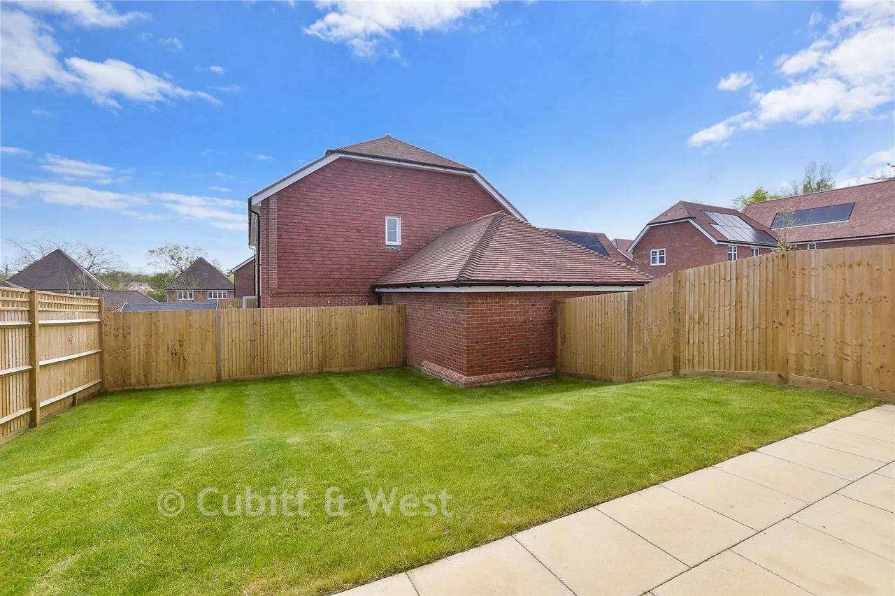 Buttercup Way, Temple Gate, RH15, photo 12