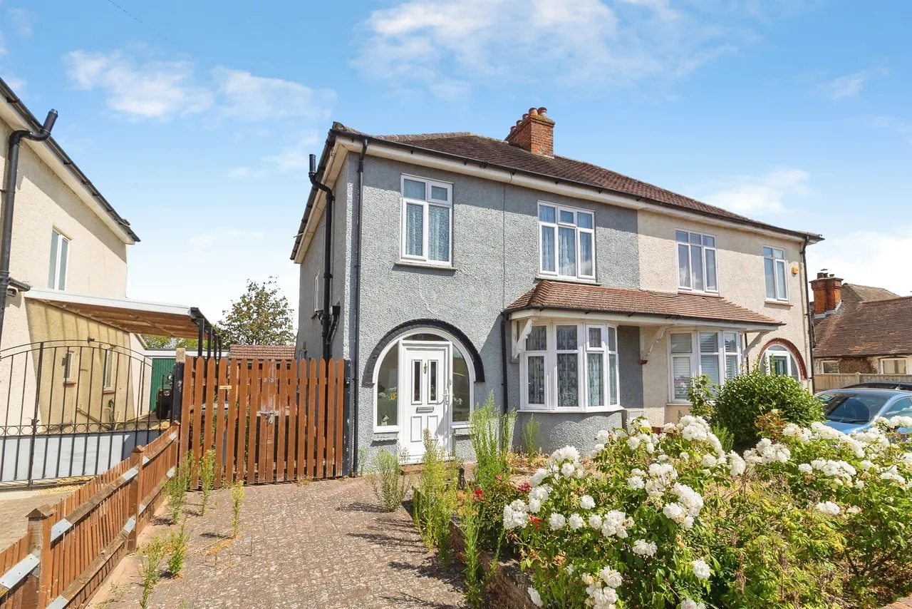 3 bed house for sale — Kings Road, Flitwick, Bedford
