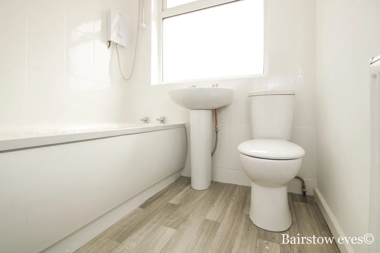 Brackley Square, Woodford Green, IG8, photo 4