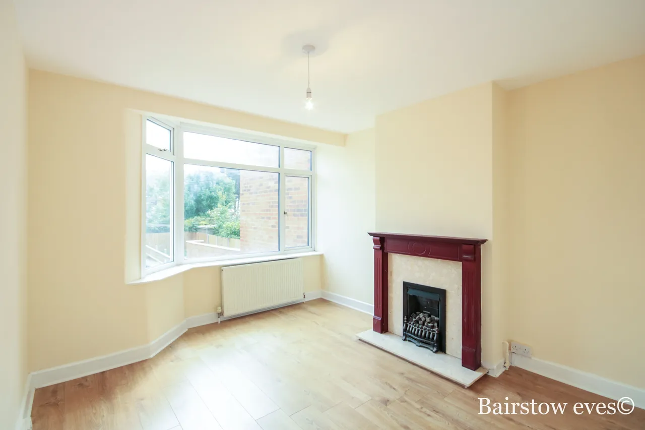 Brackley Square, Woodford Green, IG8, photo 3